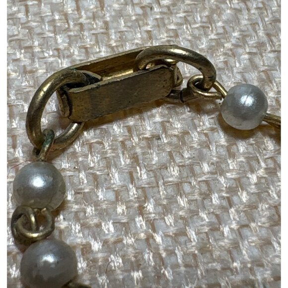 Expo 67 Faux Pearl Bracelet Gold Tone Clasp Medallion Canada Petite or Childs - Picture 5 of 8